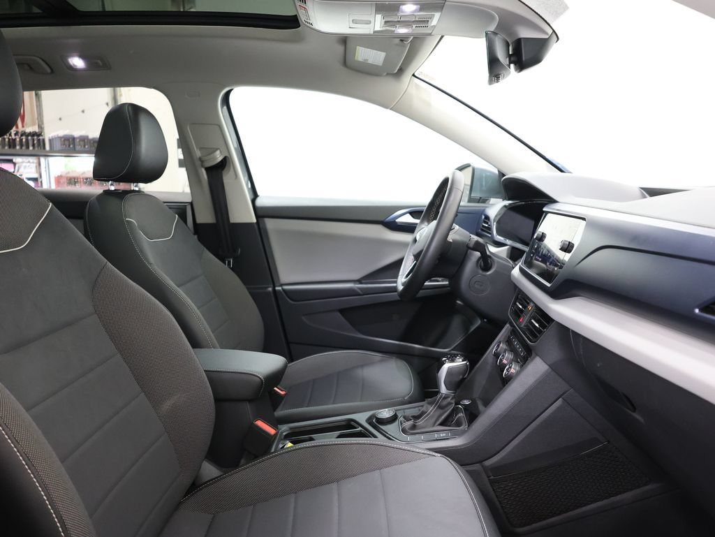 Used 2023 Volkswagen Taos SE w/ Panoramic Sunroof Package AWD/4WD image 21