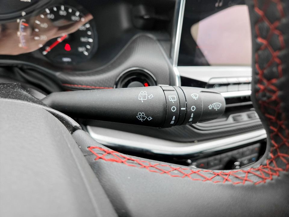 Used 2025 Jeep Compass Trailhawk image 16