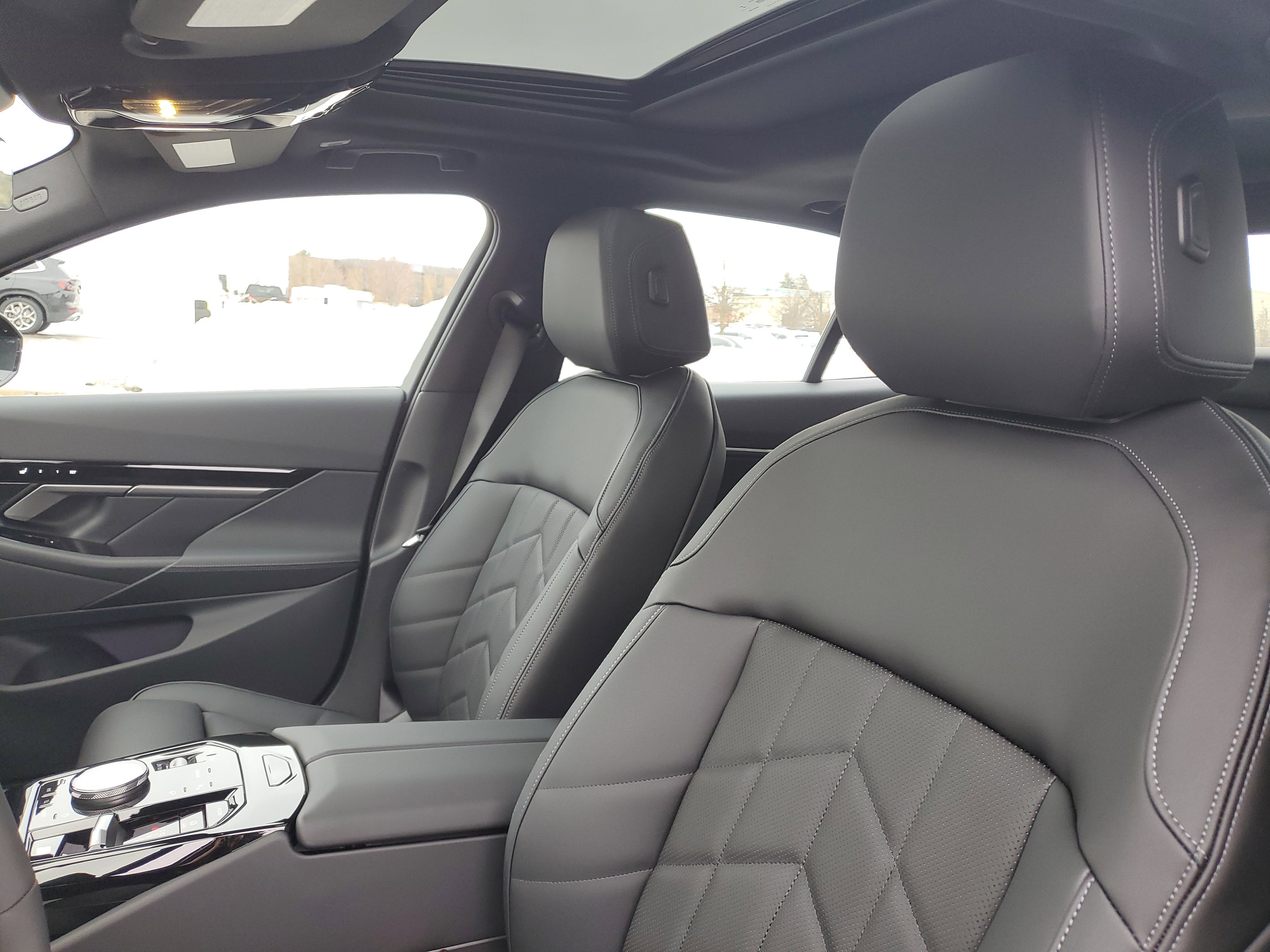 New 2026 BMW 530i xDrive w/ M Sport Package image 7