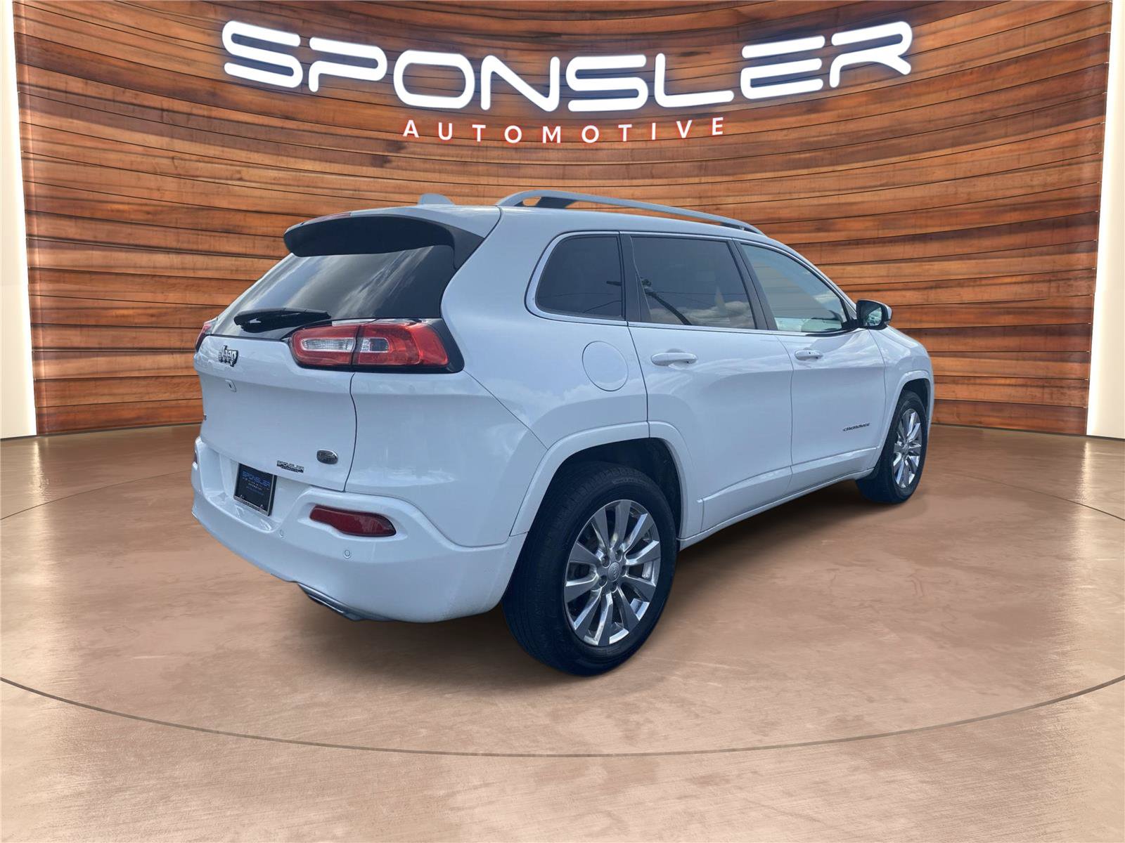 Used 2018 Jeep Cherokee Overland AWD/4WD image 7