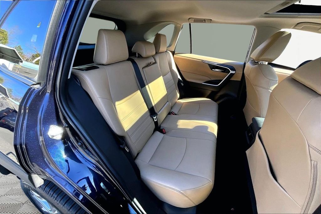 Used 2022 Toyota RAV4 XLE Premium image 19