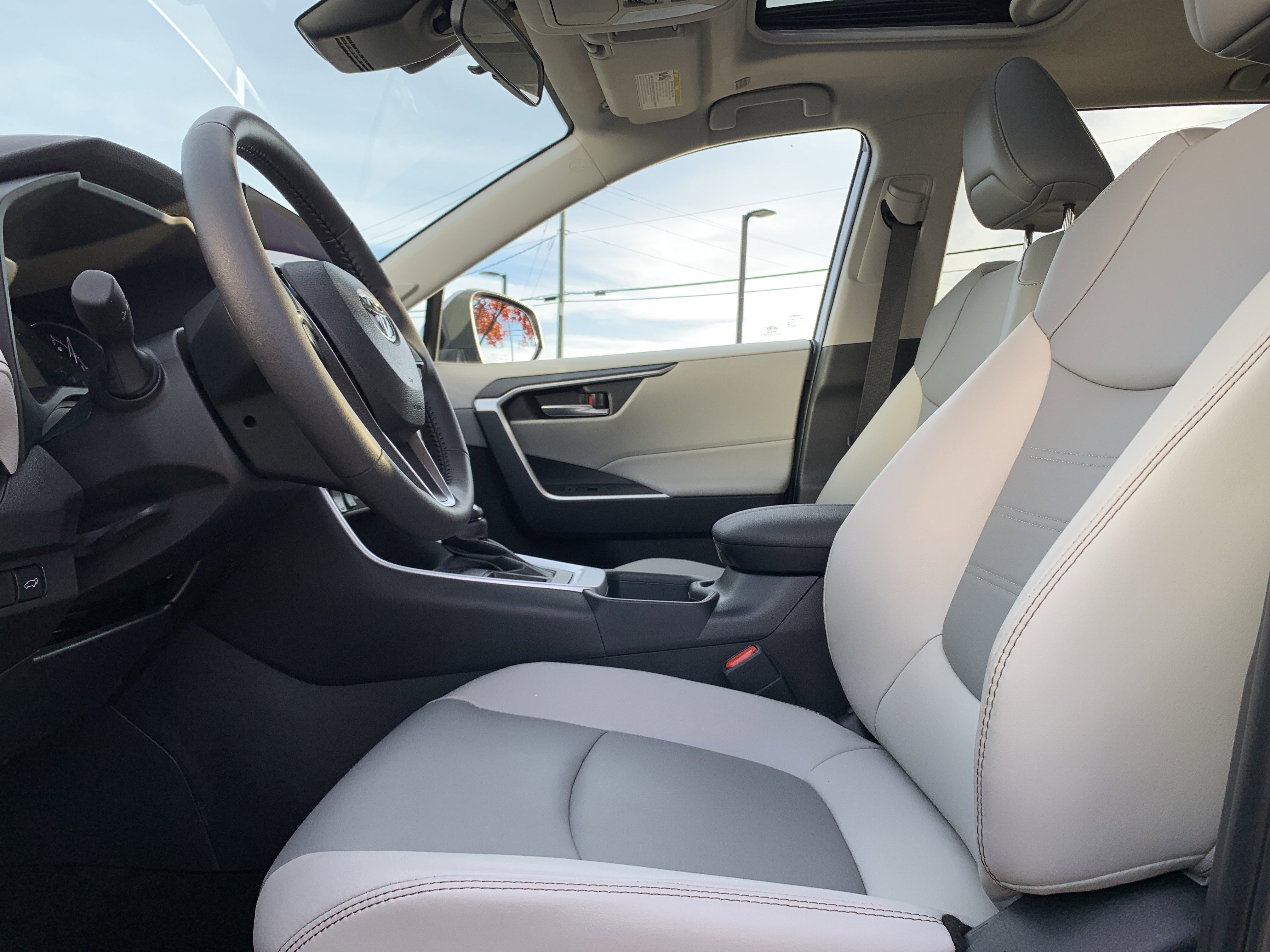 Used 2025 Toyota RAV4 XLE Premium image 16