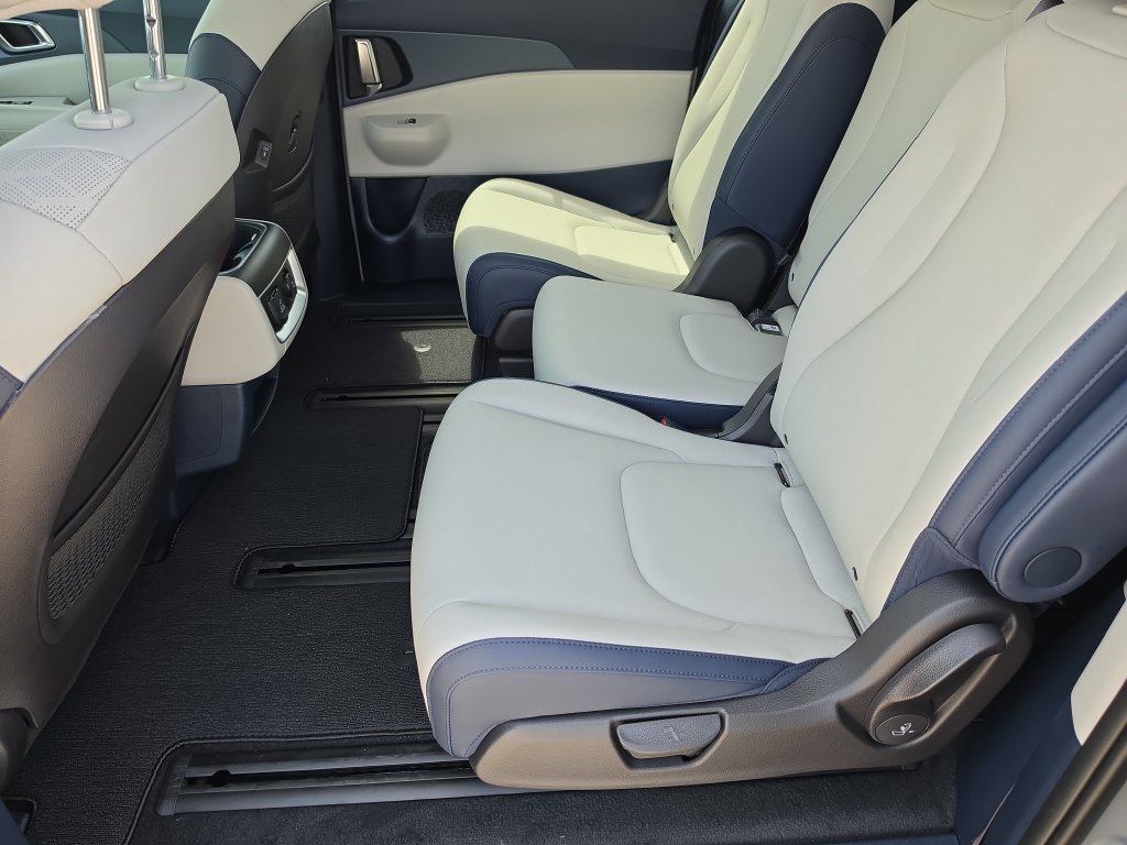 New 2026 Kia Carnival SX FWD image 17