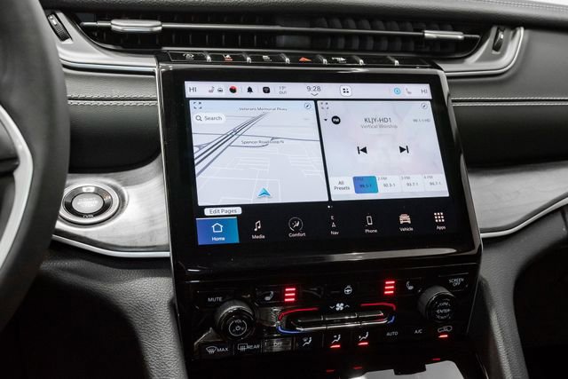 Certified 2023 Jeep Grand Cherokee Limited w/ Black Appearance Package image 13