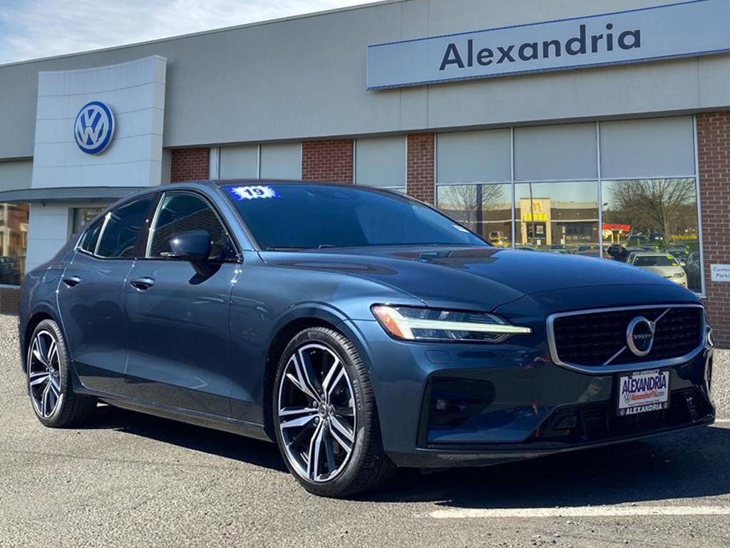 Used 2019 Volvo S60 T6 R-Design image 1