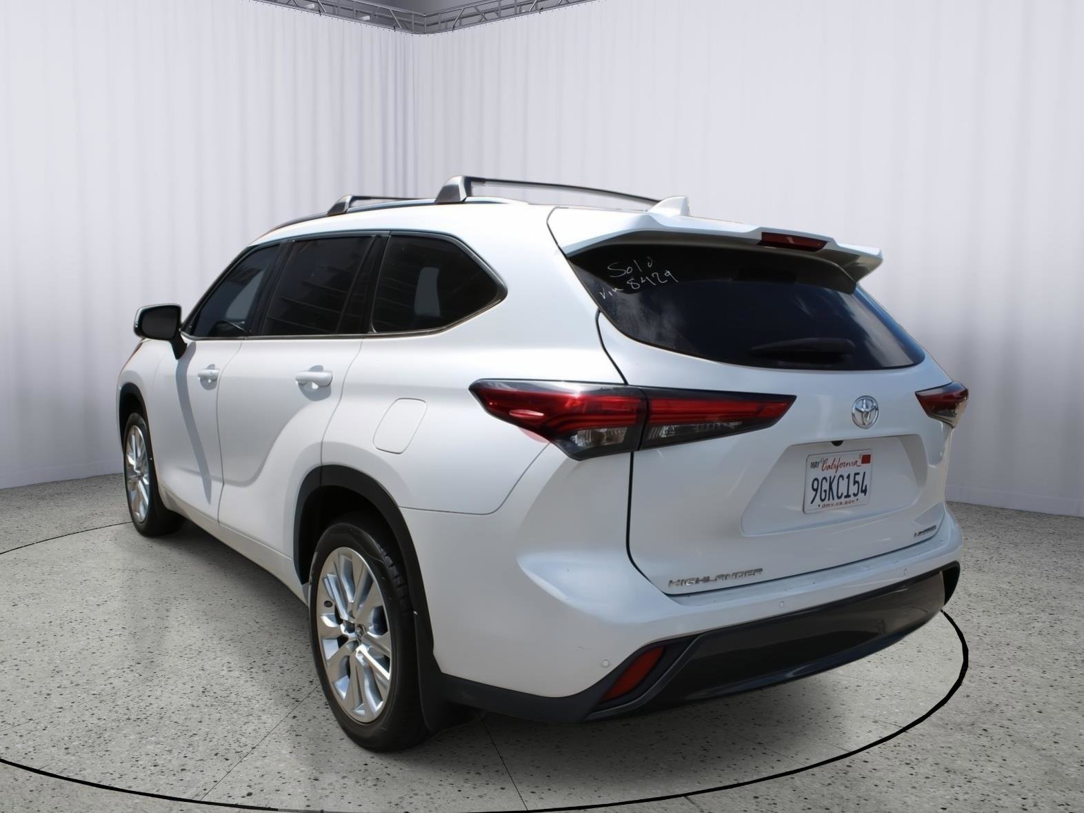 Used 2023 Toyota Highlander Limited FWD image 5