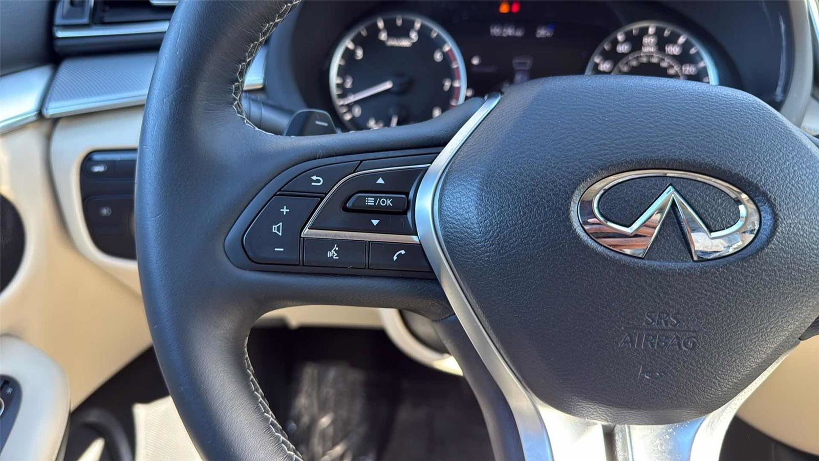 Used 2019 INFINITI QX50 Luxe w/ Navigation Package image 17