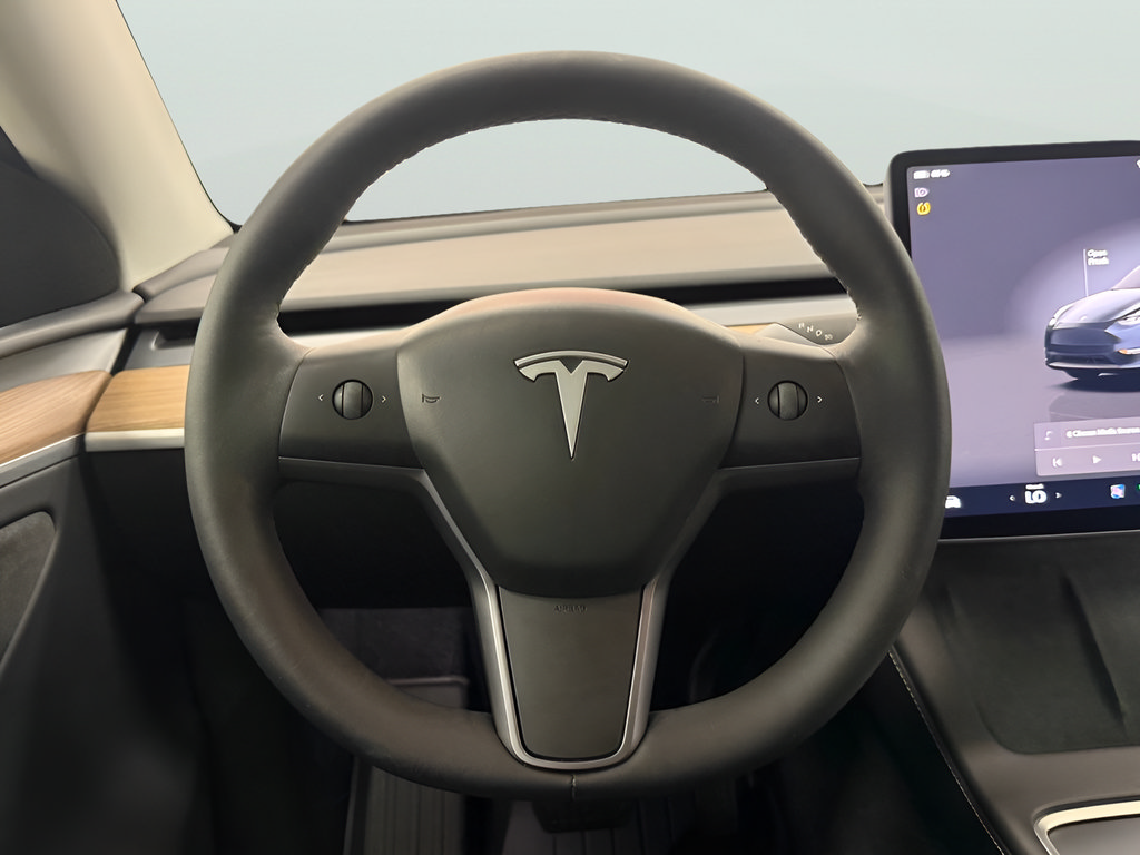 Used 2025 Tesla Model Y Long Range AWD/4WD image 16