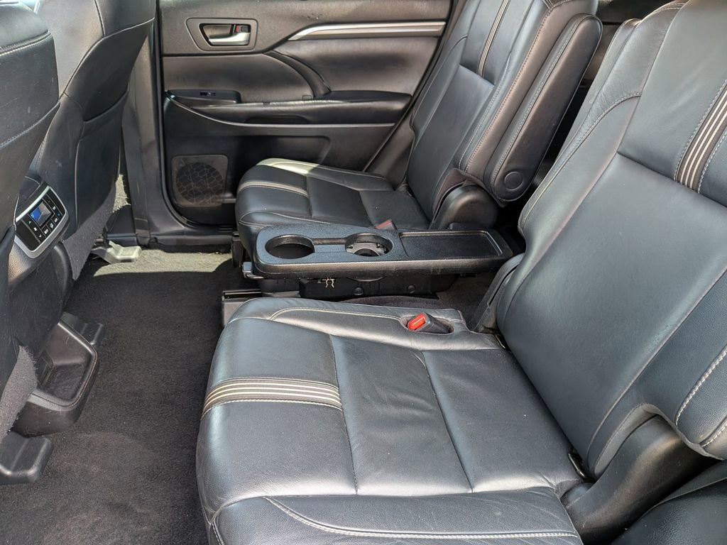 Used 2018 Toyota Highlander SE FWD image 35