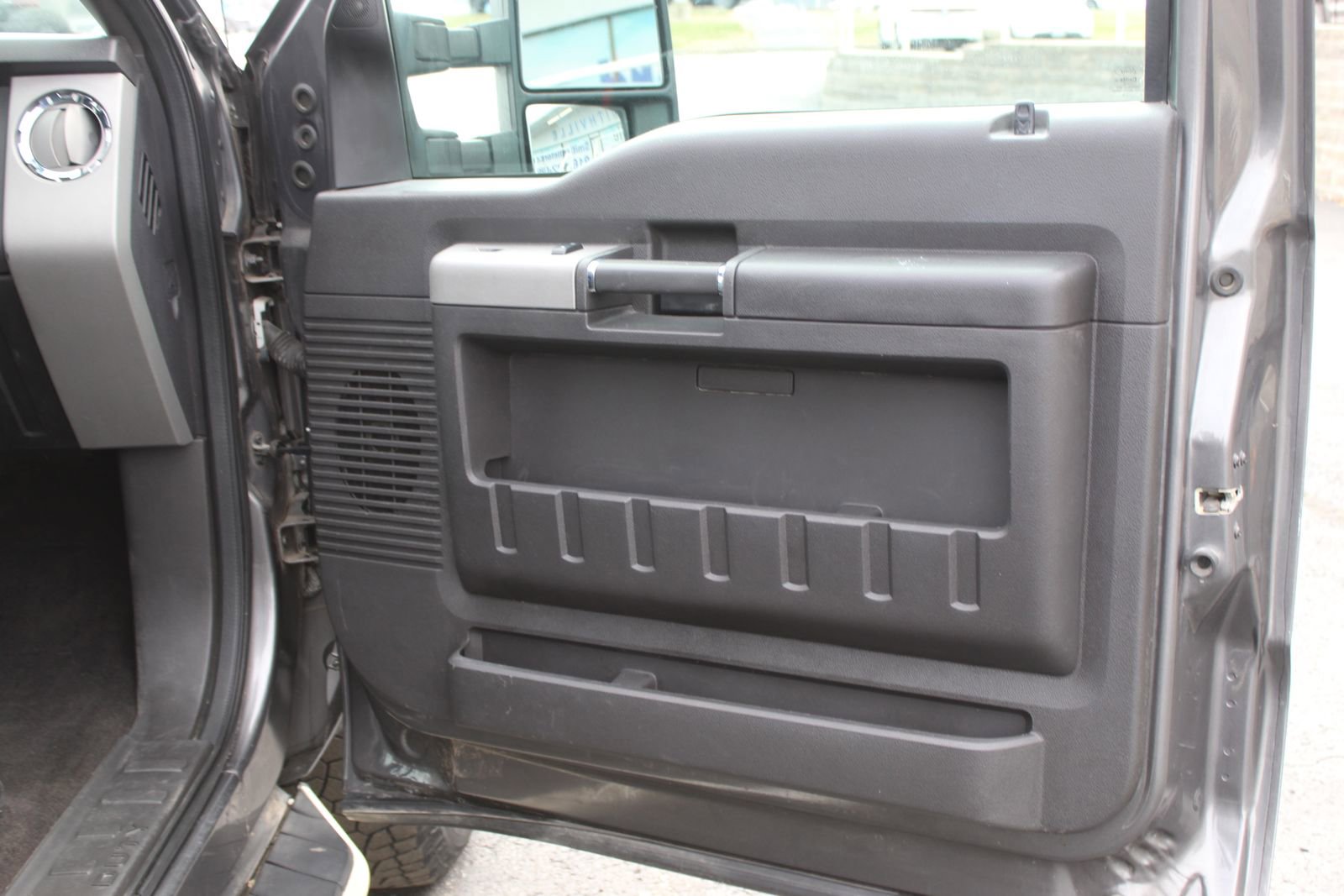 Used 2013 Ford F350 Lariat w/ Lariat Interior Pkg image 13