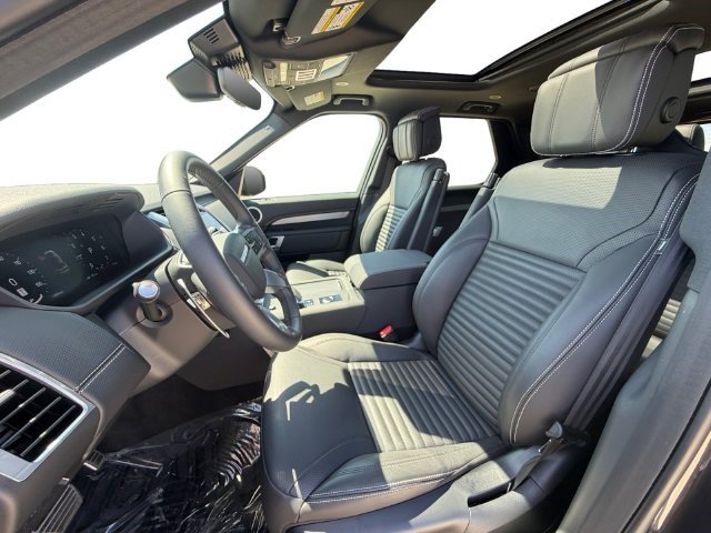 Certified 2026 Land Rover Discovery Limited Edition AWD/4WD image 10