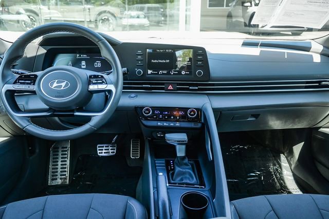 Certified 2025 Hyundai Elantra Sport image 13