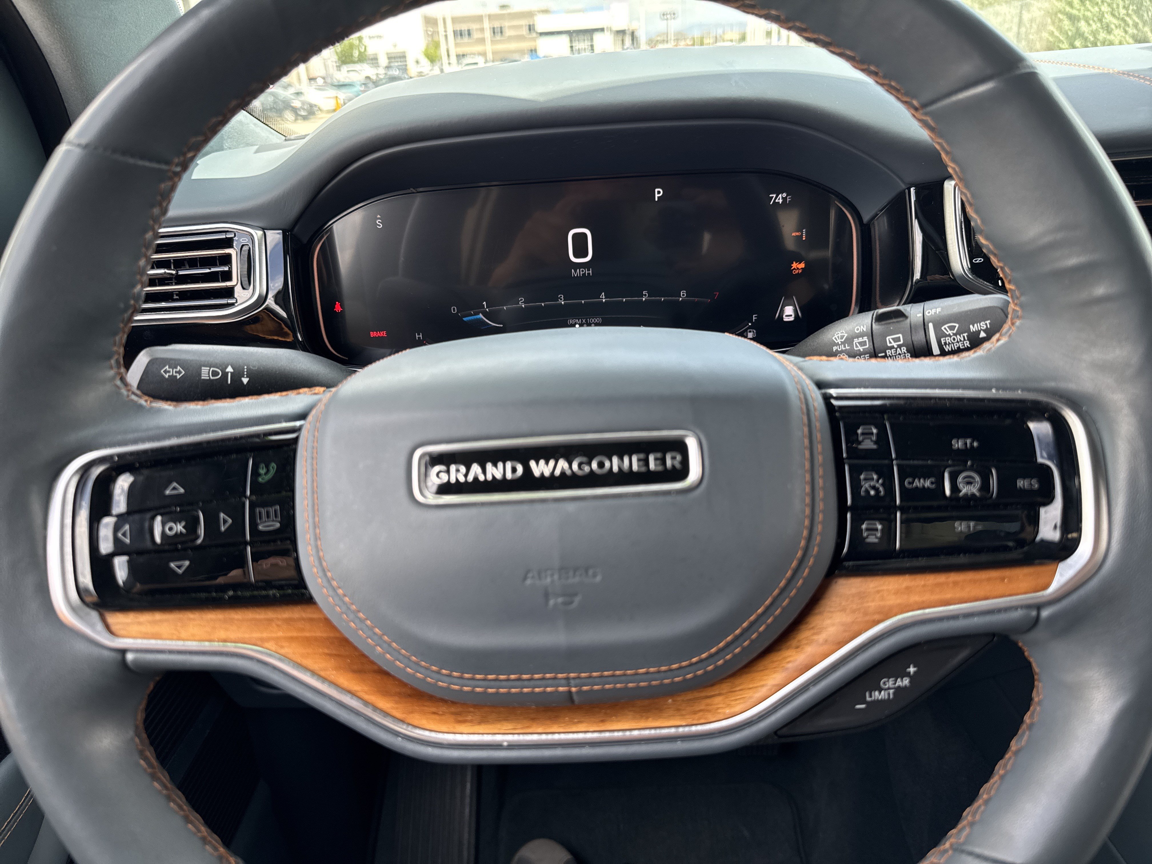 Used 2022 Jeep Grand Wagoneer Series III w/ Rear Seat Video Group 1 AWD/4WD image 12