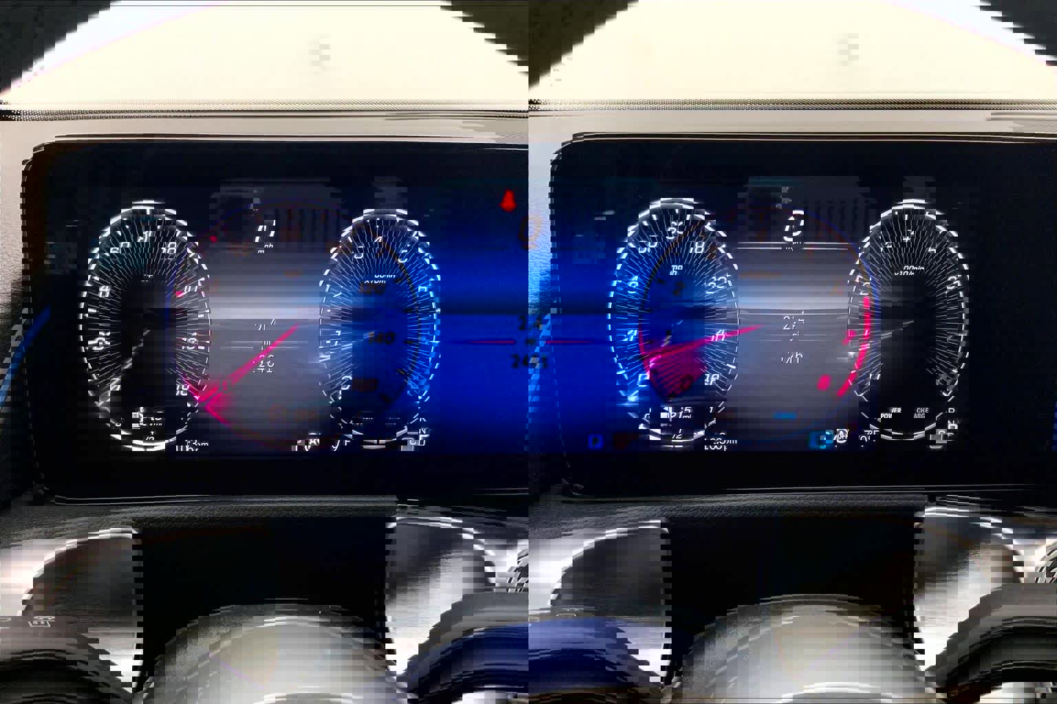 Used 2025 Mercedes-Benz GLB 250 image 22