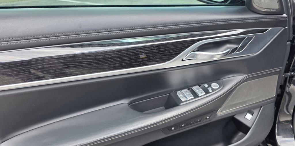 Used 2019 BMW 750i w/ Executive Package RWD image 14