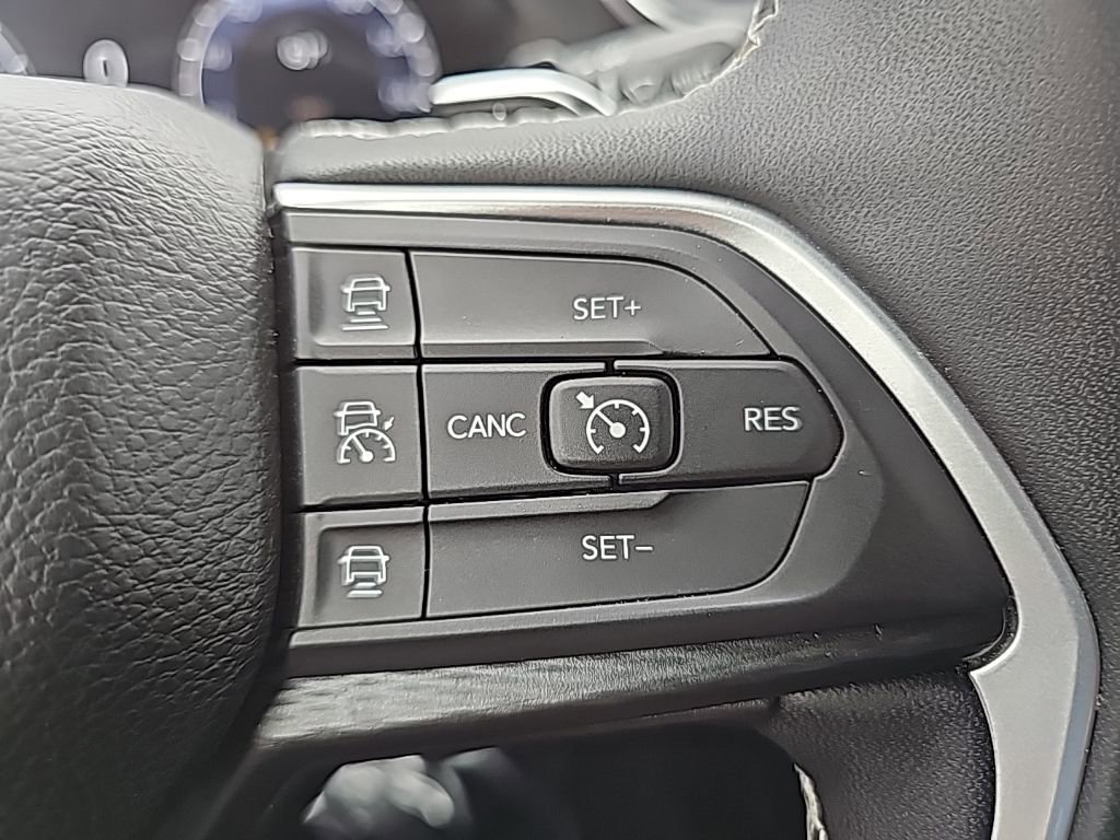 Certified 2024 Jeep Grand Cherokee Altitude image 31