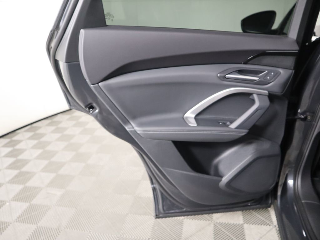 Used 2025 Audi Q5 Premium w/ Convenience Package image 29