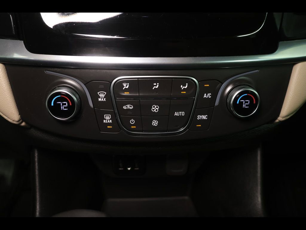 Used 2023 Chevrolet Traverse LS image 25