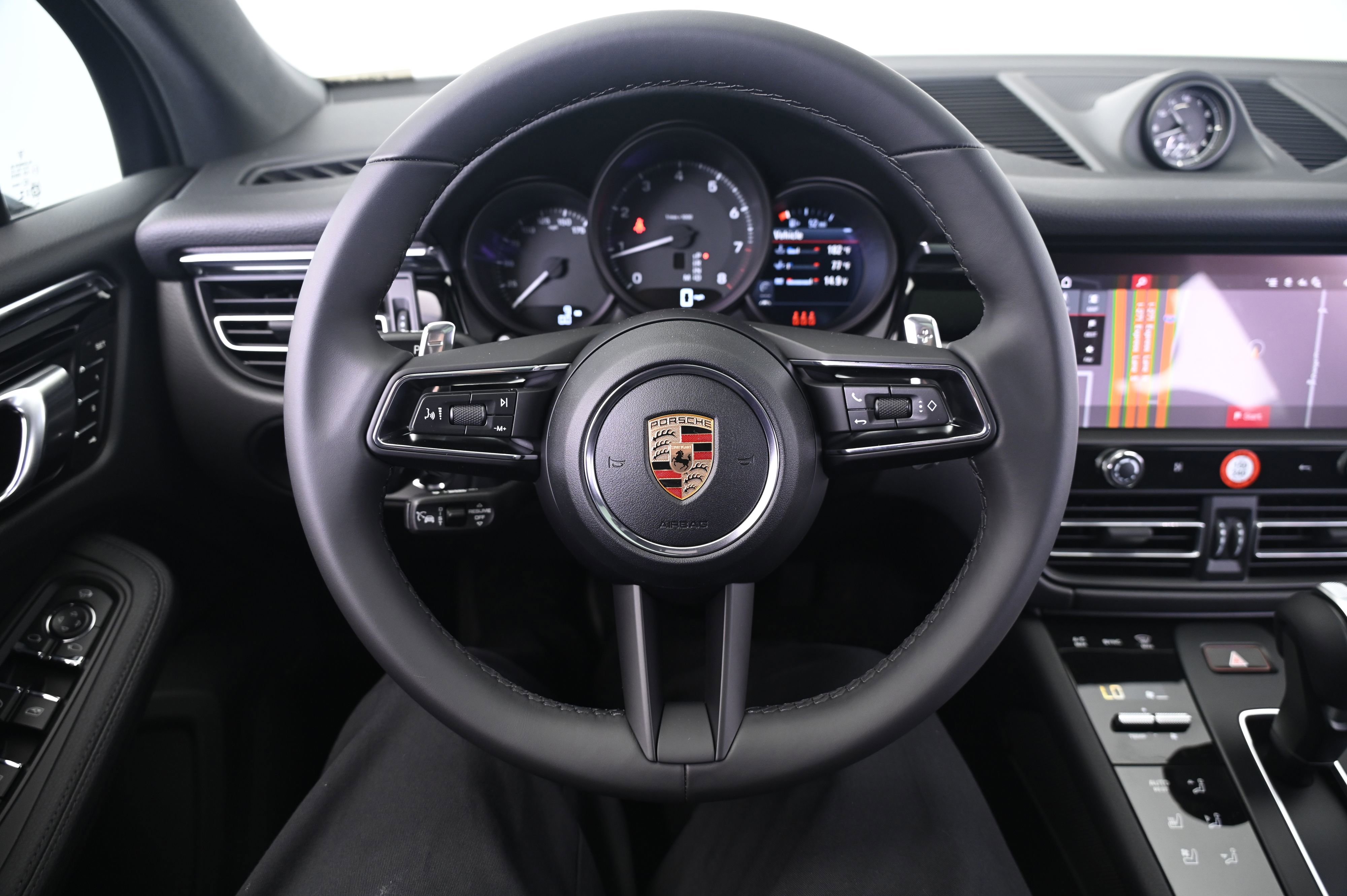 Used 2026 Porsche Macan AWD/4WD image 35