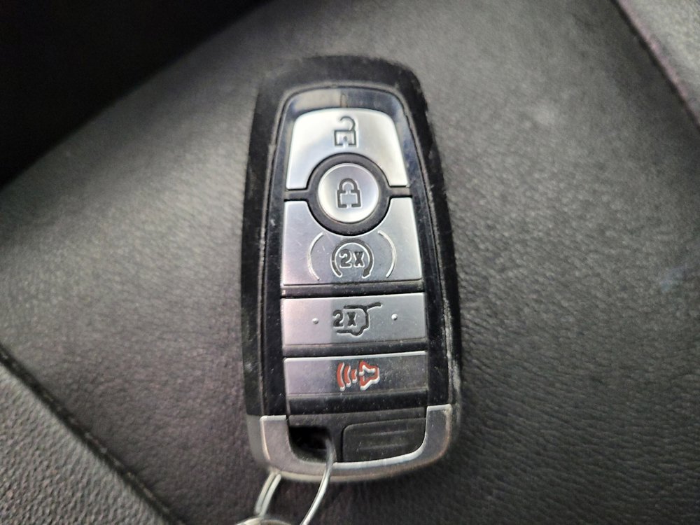 Used 2020 Ford Edge Titanium AWD/4WD image 32