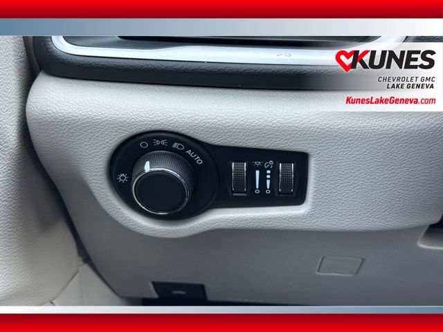 Used 2023 Chrysler Voyager LX FWD image 40