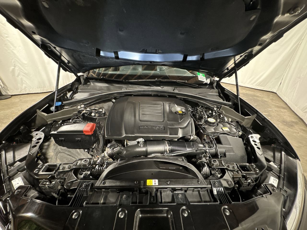 Used 2025 Jaguar F-PACE R-Dynamic S image 34