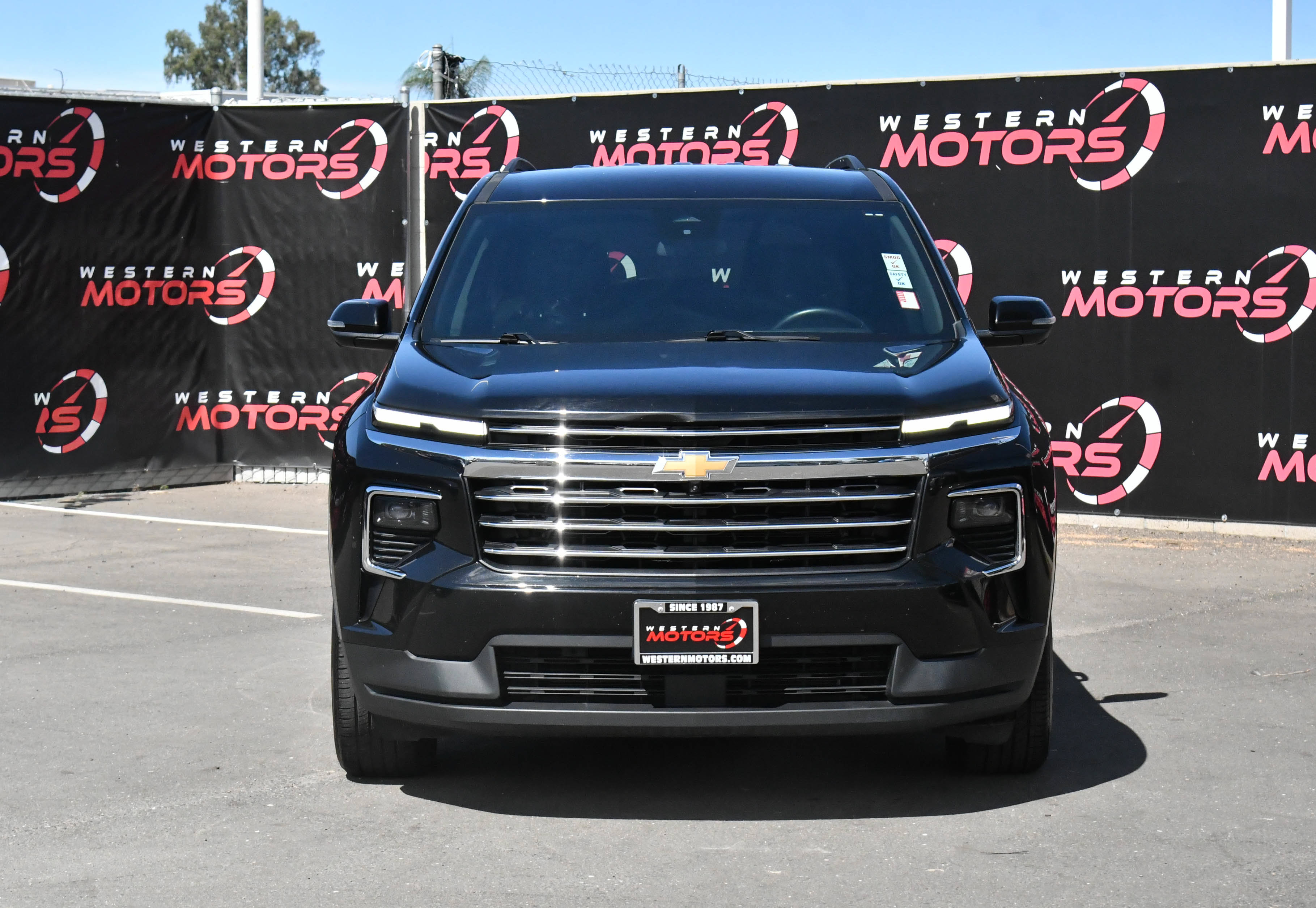 Used 2024 Chevrolet Traverse LT FWD image 2