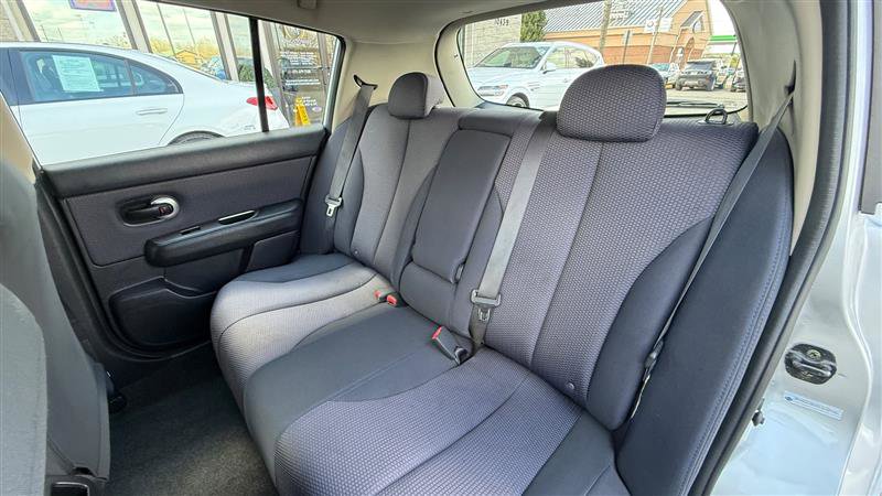 Used 2007 Nissan Versa Hatchback w/ Convenience Pkg FWD image 26
