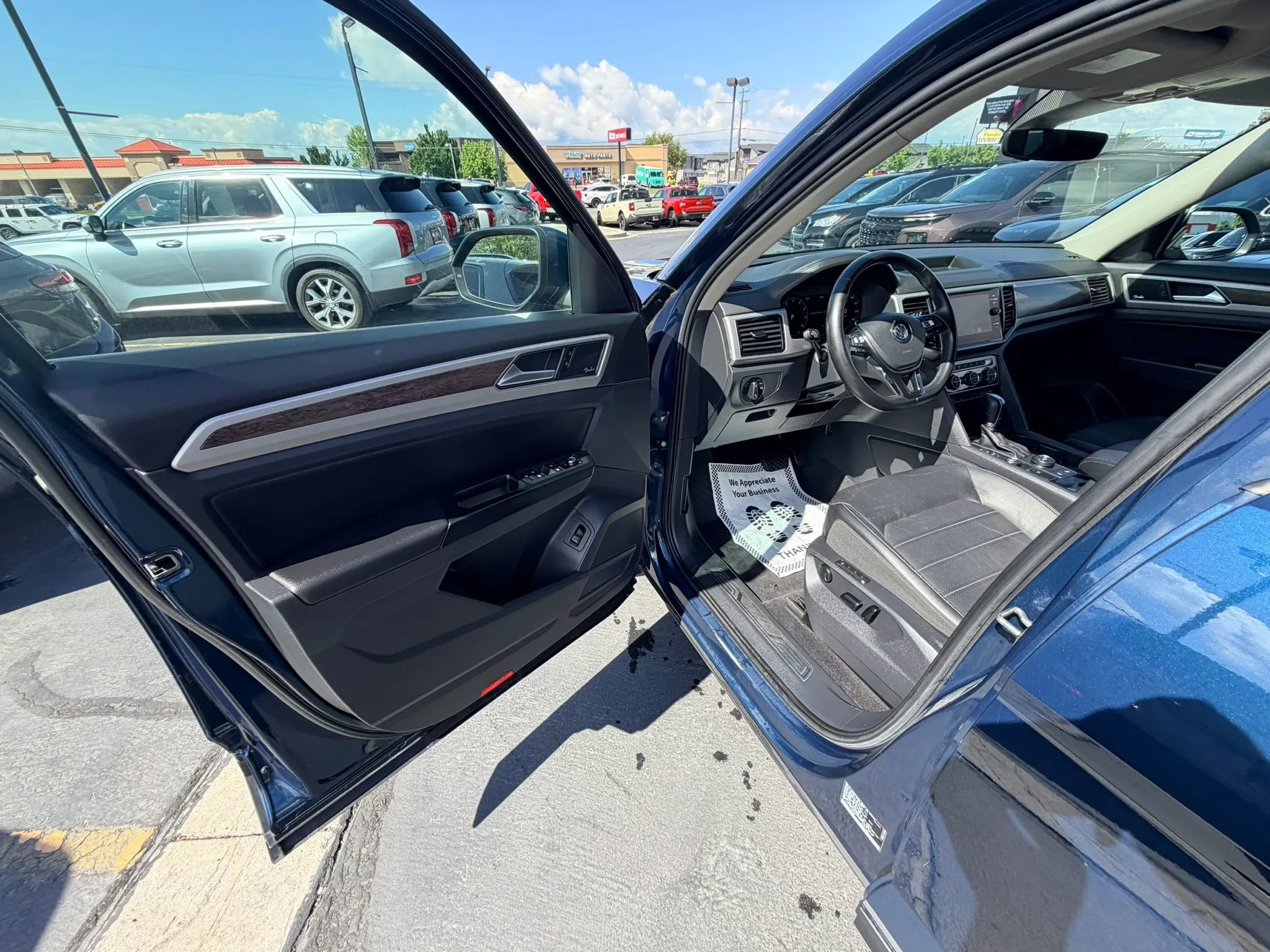 Used 2018 Volkswagen Atlas SEL Premium AWD/4WD image 10
