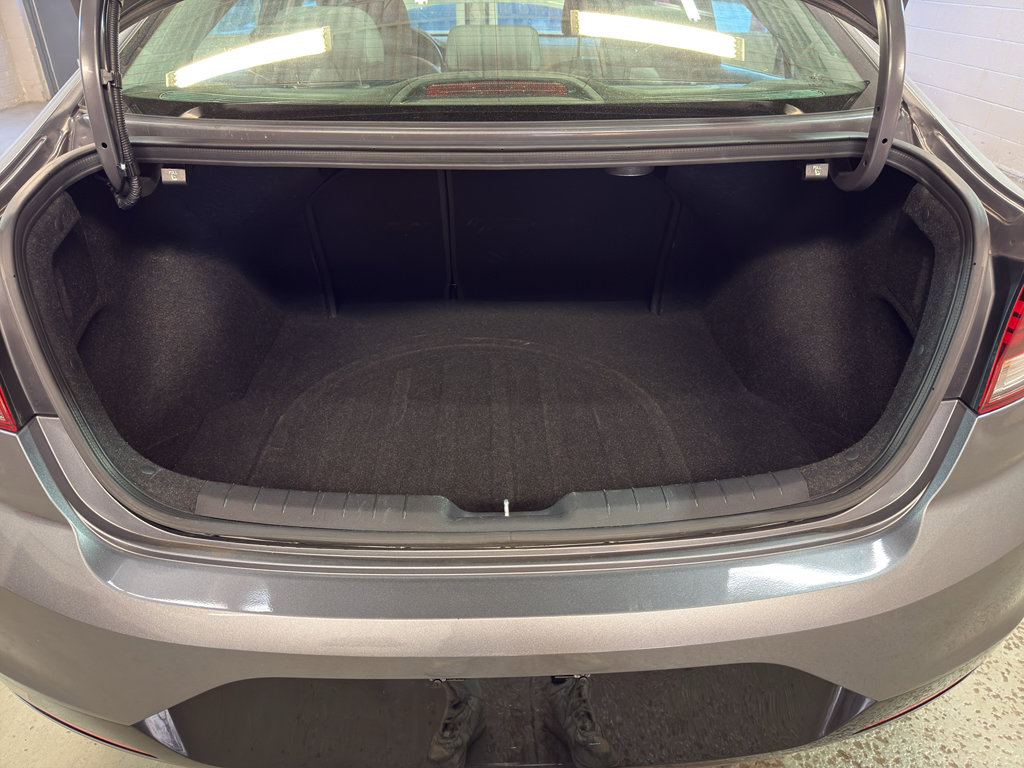 Used 2019 Hyundai Elantra Limited FWD image 29