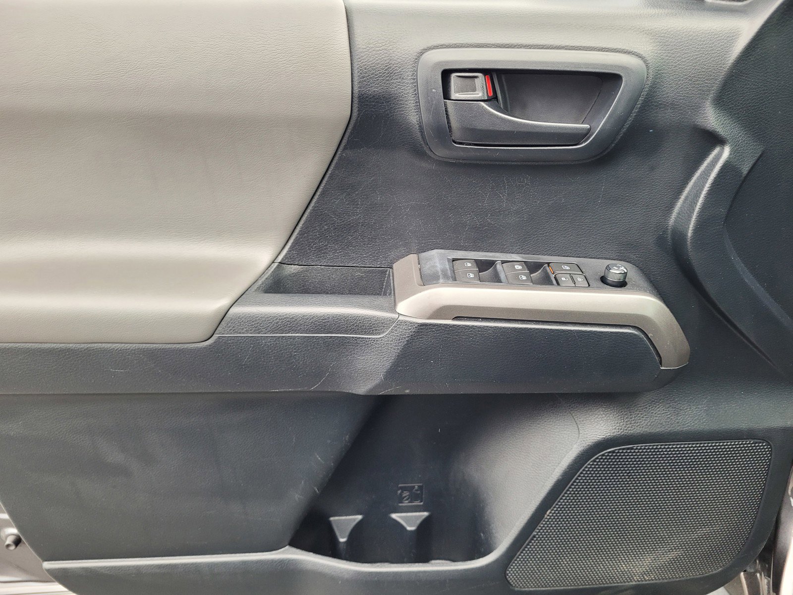 Used 2019 Toyota Tacoma SR5 image 17