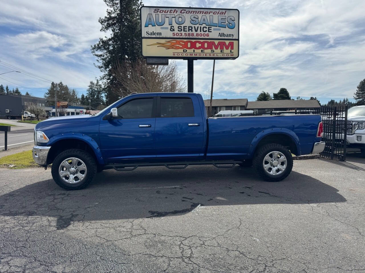 Used 2014 RAM 3500 Laramie AWD/4WD image 2