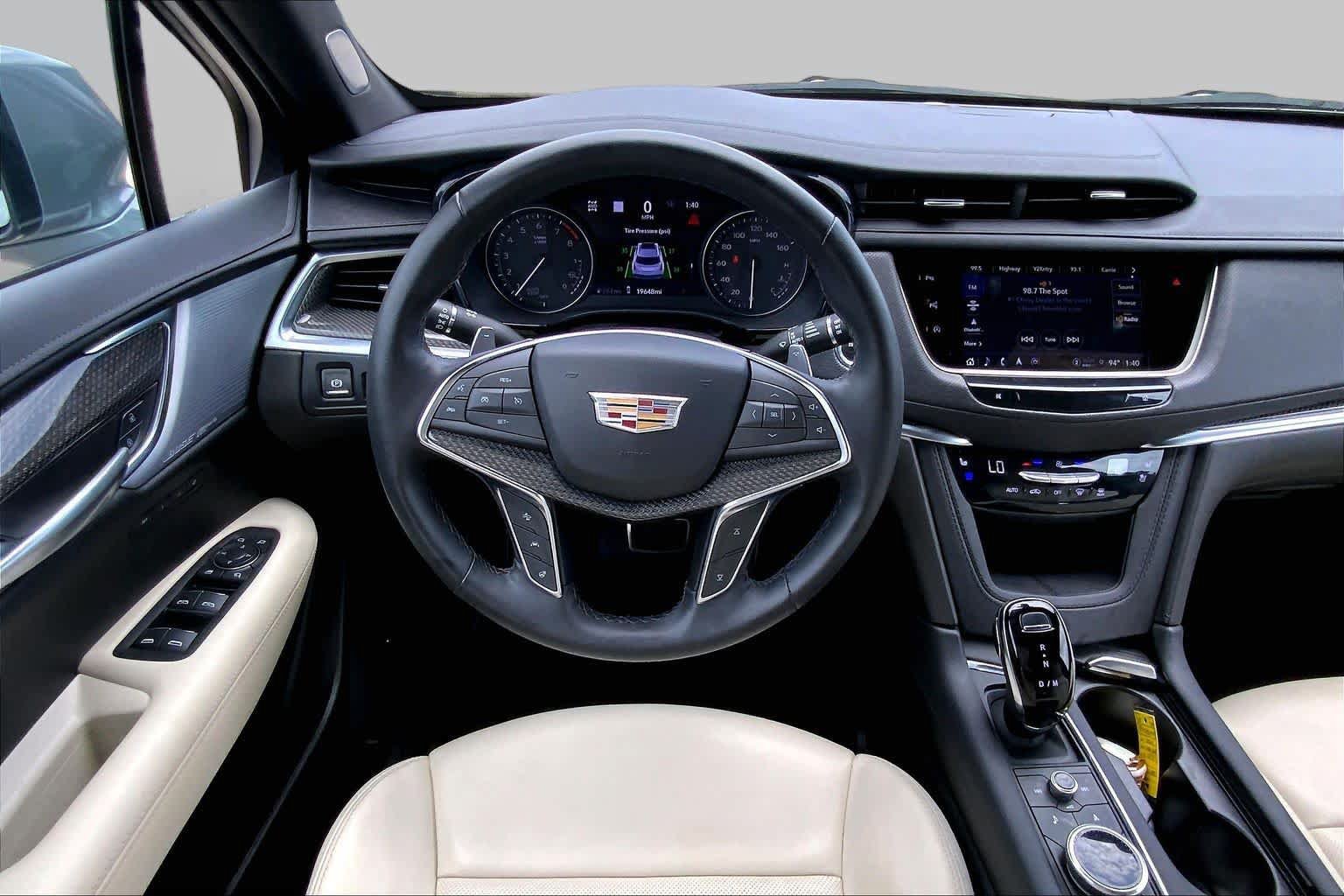 Used 2024 Cadillac XT5 Sportv w/ Technology Package AWD/4WD image 6