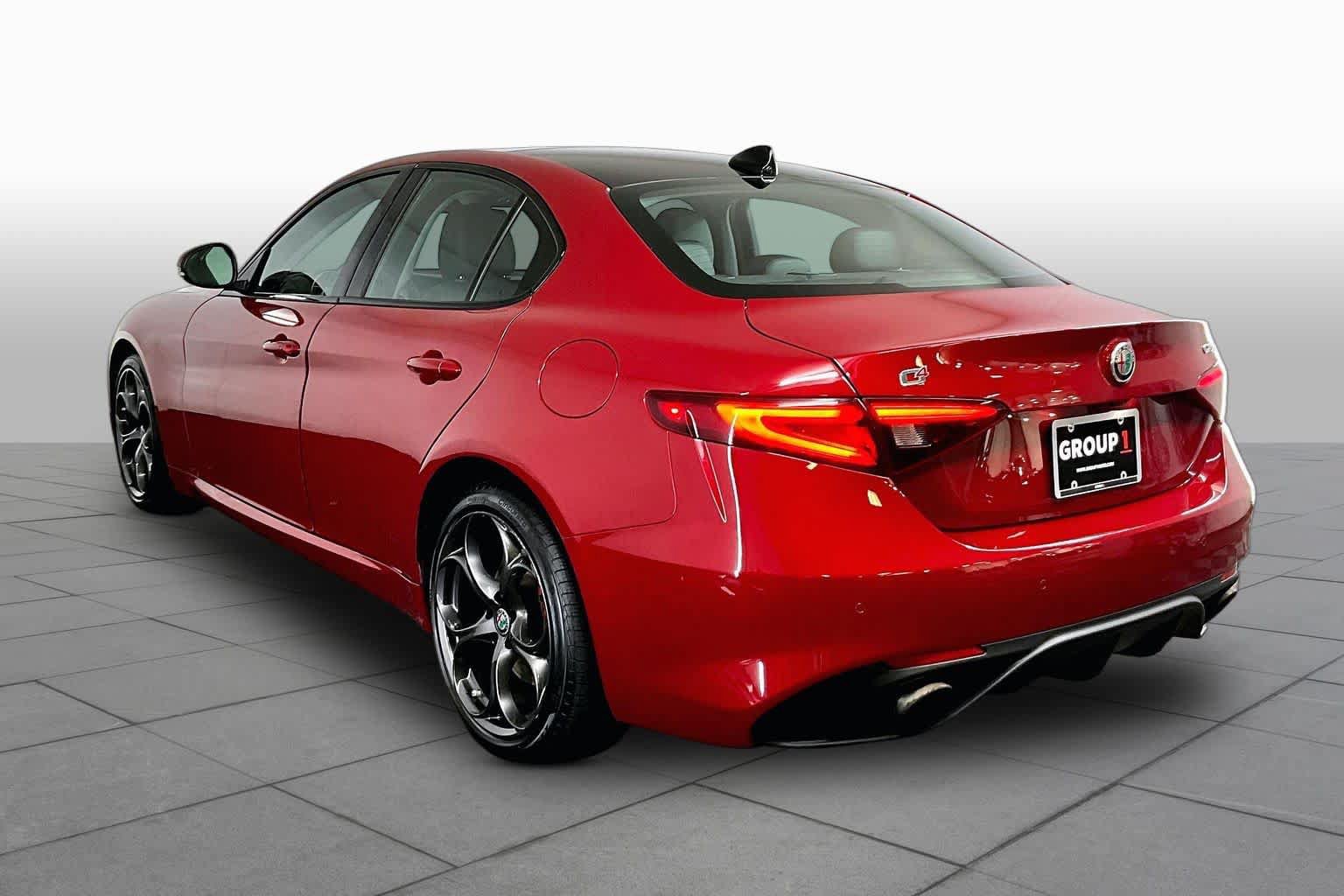 Used 2018 Alfa Romeo Giulia Ti Sport w/ Quick Order Package 22S Sport AWD/4WD image 12