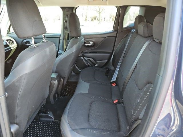 Used 2023 Jeep Renegade Altitude image 18