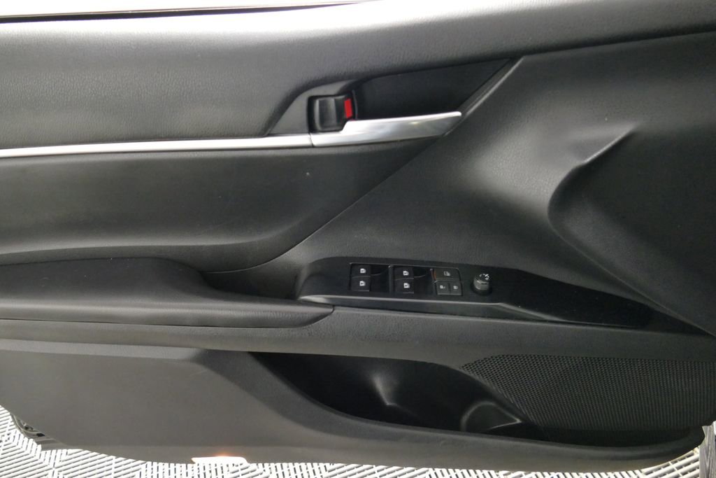 Used 2019 Toyota Camry LE FWD image 17