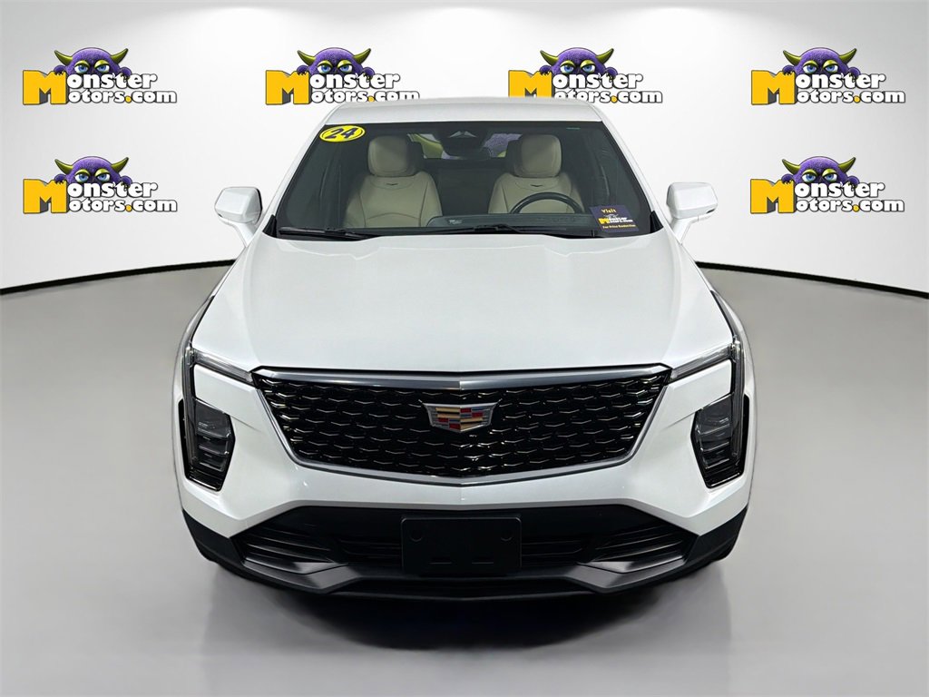 Used 2024 Cadillac XT4 Luxury image 2