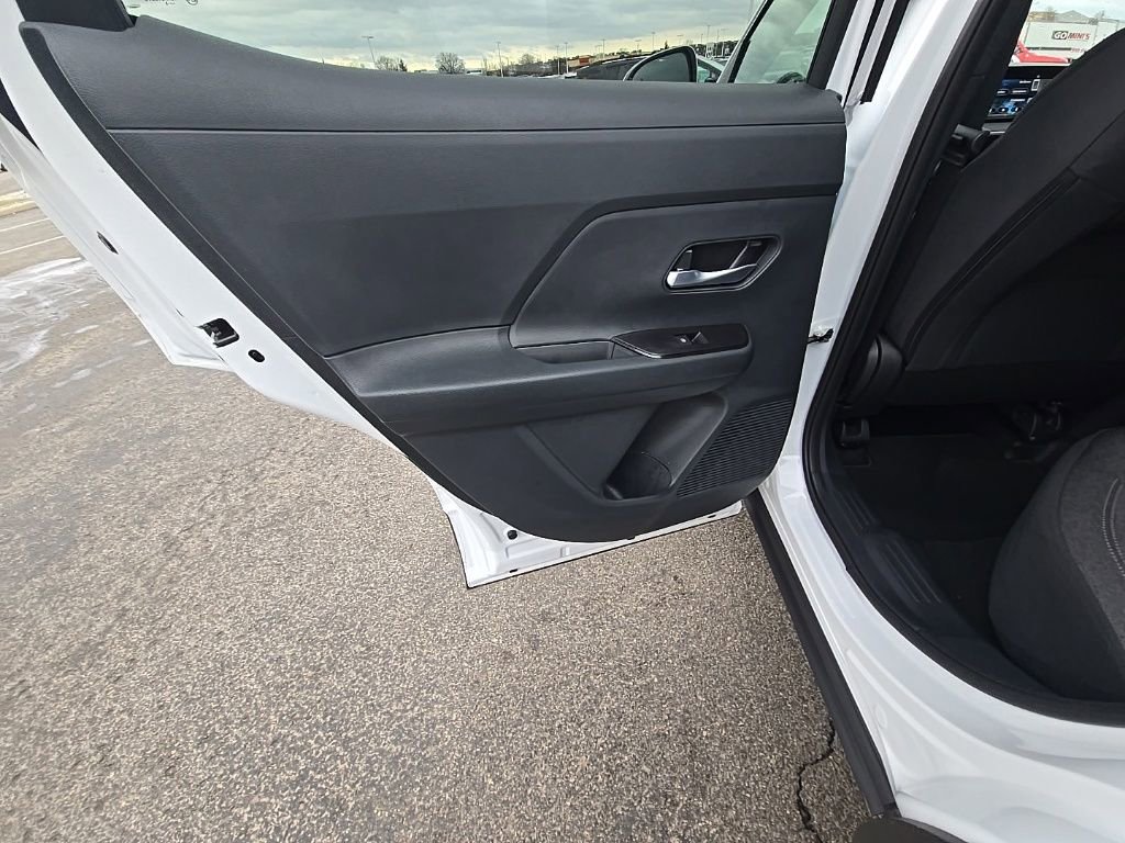 Used 2025 Nissan Kicks SV image 25