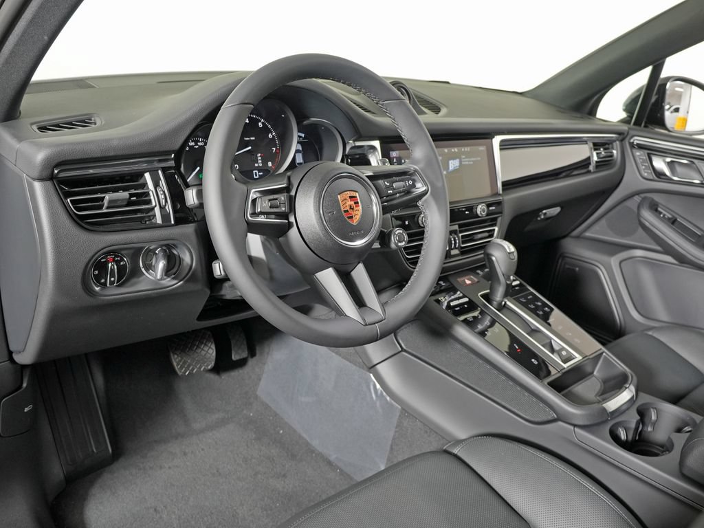 New 2026 Porsche Macan AWD/4WD image 4