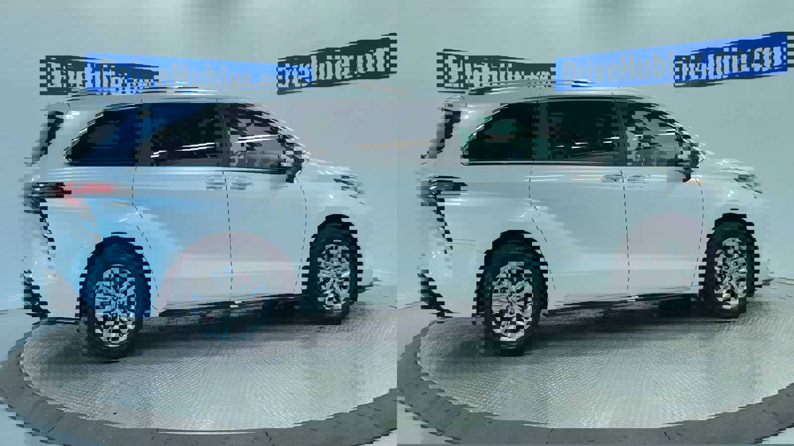 Used 2025 Toyota Sienna Limited image 8