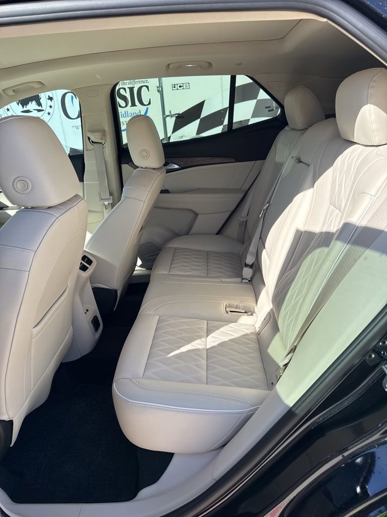 Used 2023 Buick Envision Avenir image 10