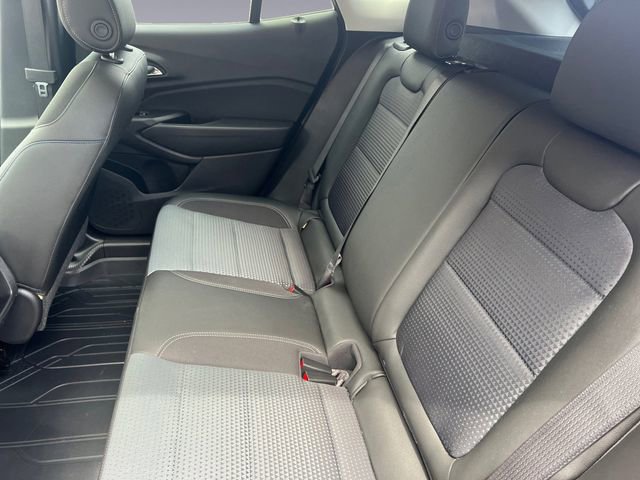 Used 2025 Chevrolet Trax LT w/ Sunroof Package FWD image 16