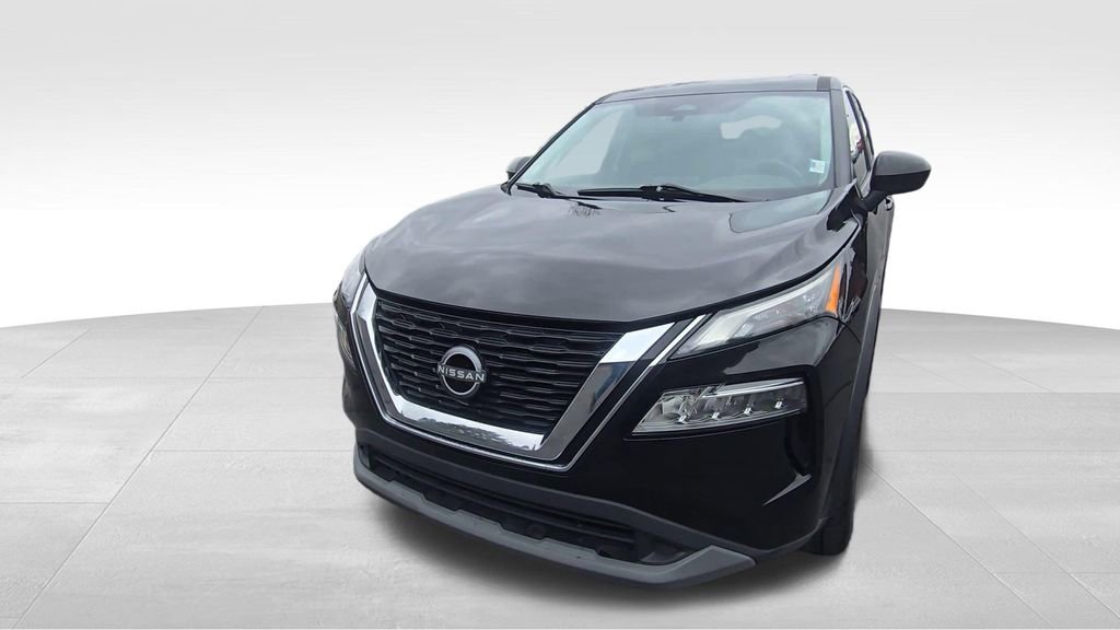 Used 2023 Nissan Rogue SV image 2