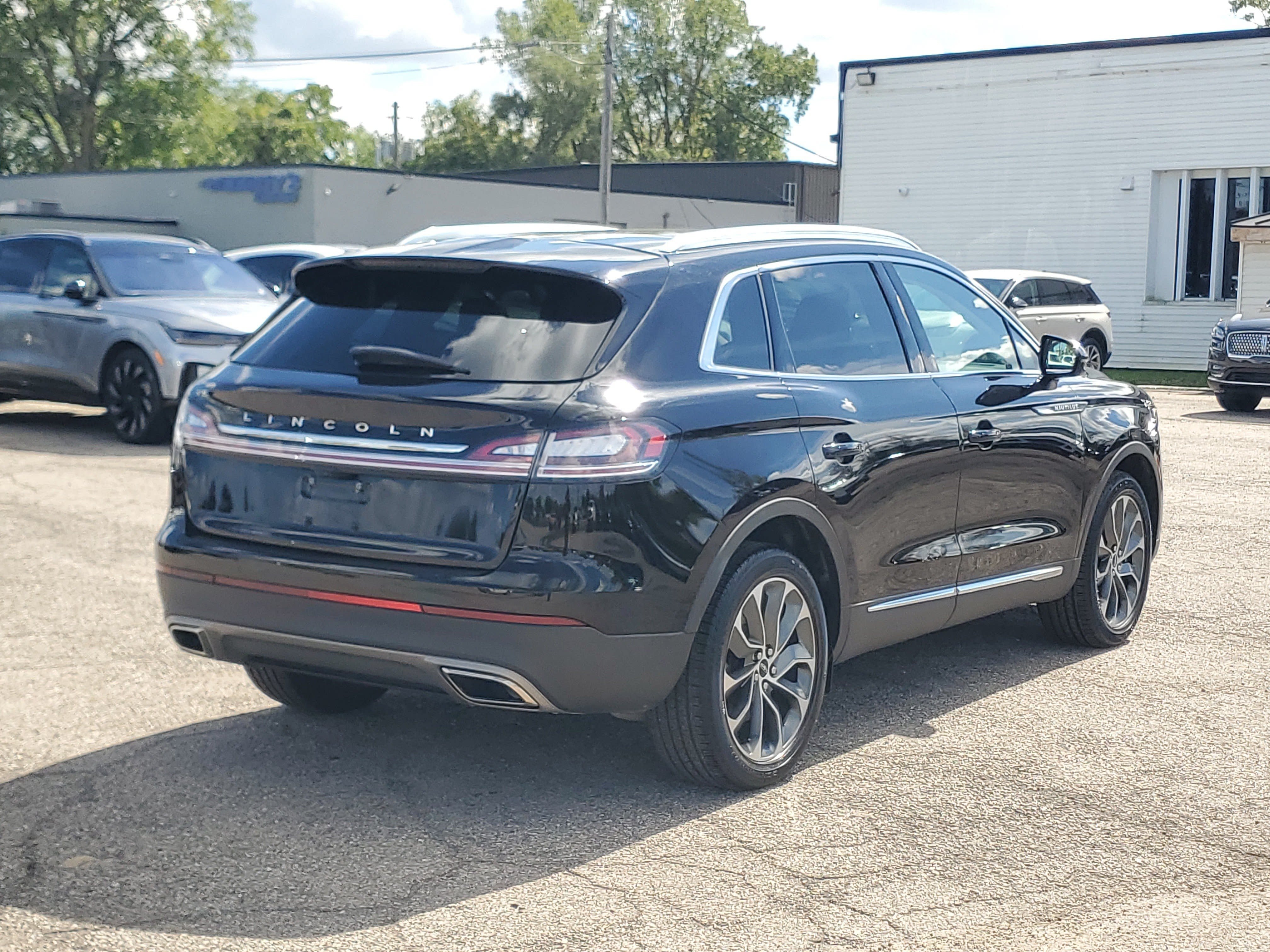 Certified 2023 Lincoln Nautilus Reserve AWD/4WD image 6