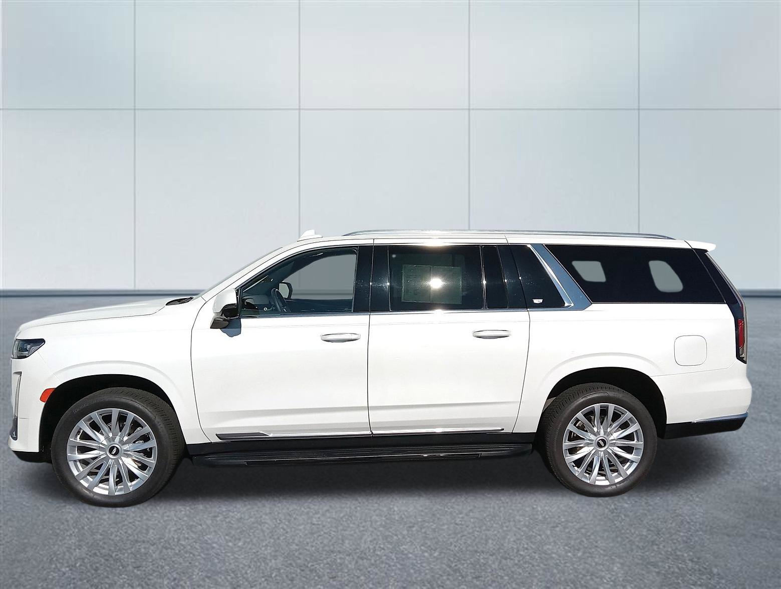 Used 2023 Cadillac Escalade ESV Luxury AWD/4WD image 2