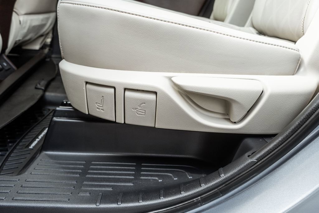 Used 2020 Toyota Highlander Platinum image 31