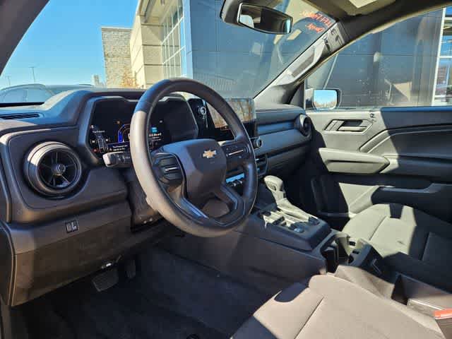 Used 2024 Chevrolet Colorado W/T RWD image 2