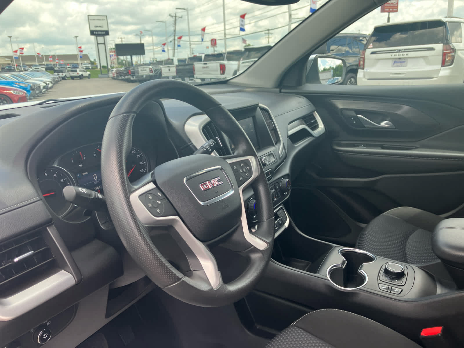 Used 2022 GMC Terrain SLE w/ Driver Convenience Package FWD image 9