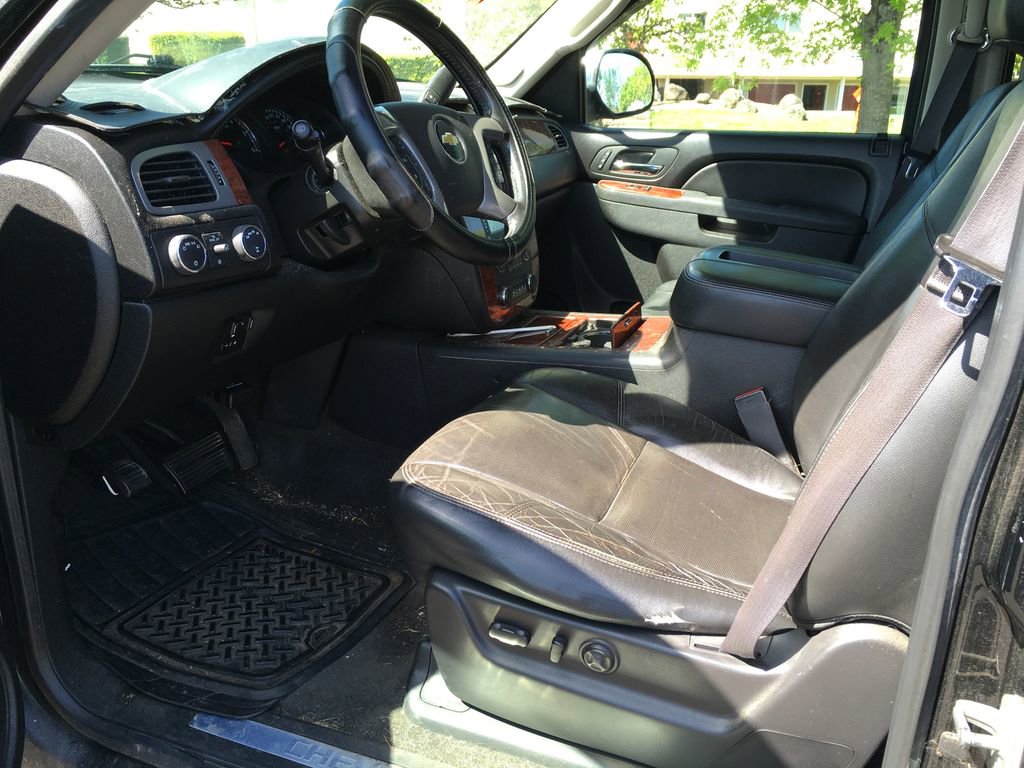 Used 2013 Chevrolet Suburban LTZ AWD/4WD image 4
