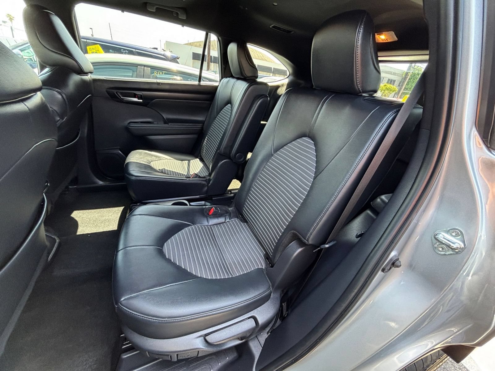 Used 2025 Toyota Highlander XSE AWD/4WD image 25
